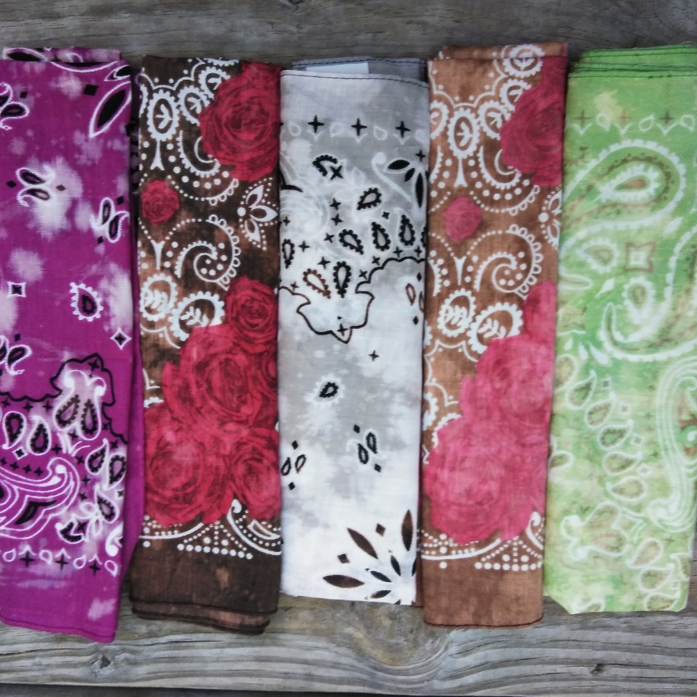 CLOSEOUT SALE! Distressed Rusted Roses Bandana - Picture 8 of 8